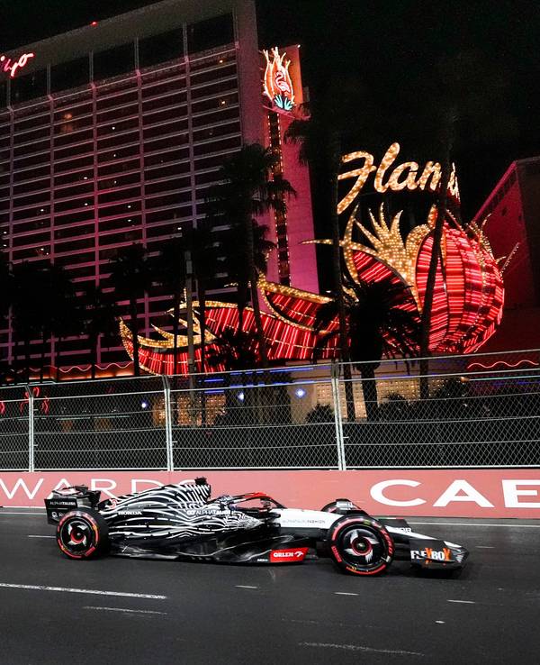 Daniel Ricciardo aus Australien von Team Scuderia AlphaTauri steuert sein Auto während des Abschlusstrainings.
