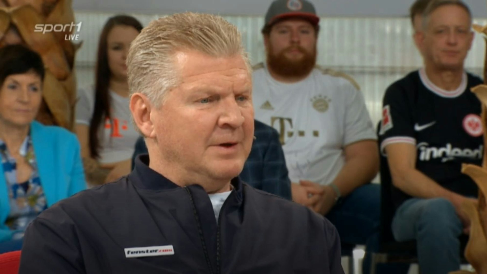 Stefan Effenberg sitzt im Doppelpass bei Sport1.