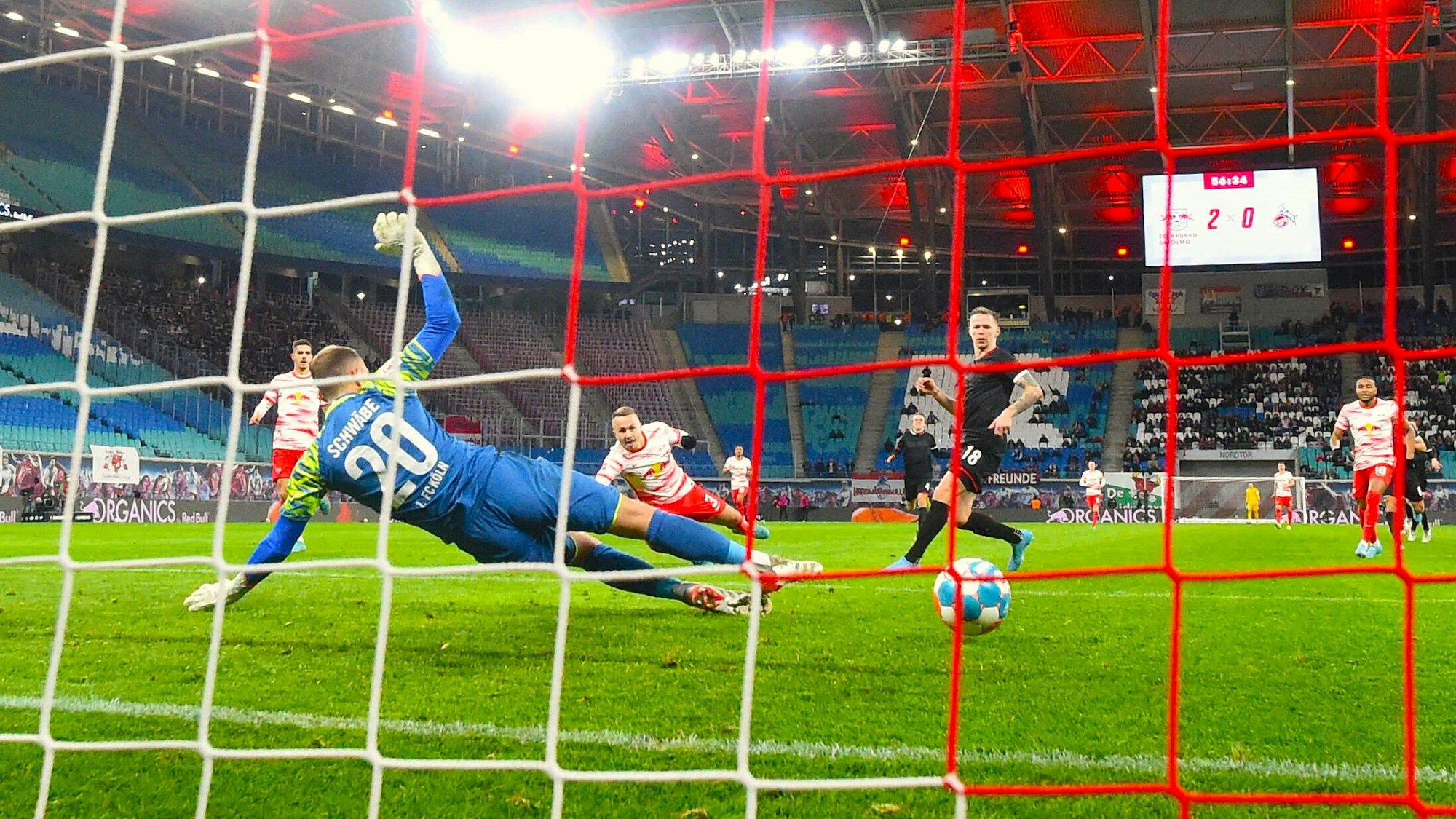 Angeliño erzielt in der Bundesliga ein Tor für RB Leipzig gegen den 1. FC Köln.