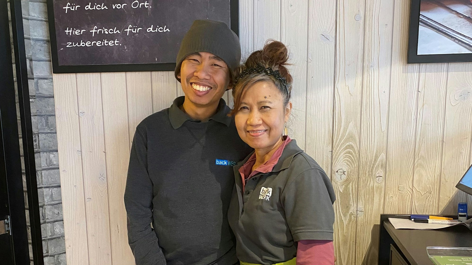 Philip John Kamp und seine Mutter Evelyn von der Kölner Backwerk-Filiale am Eigelstein