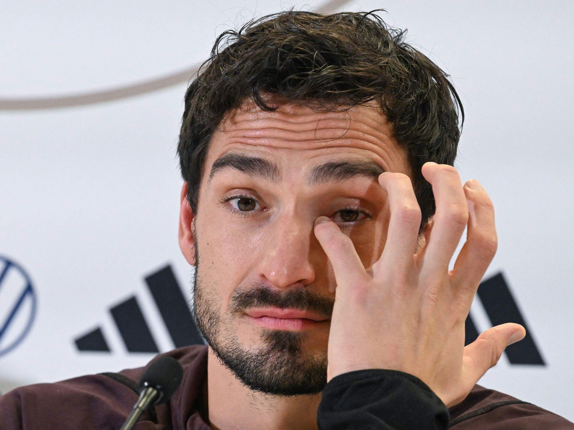 Mats Hummels bei der Pressekonferenz.