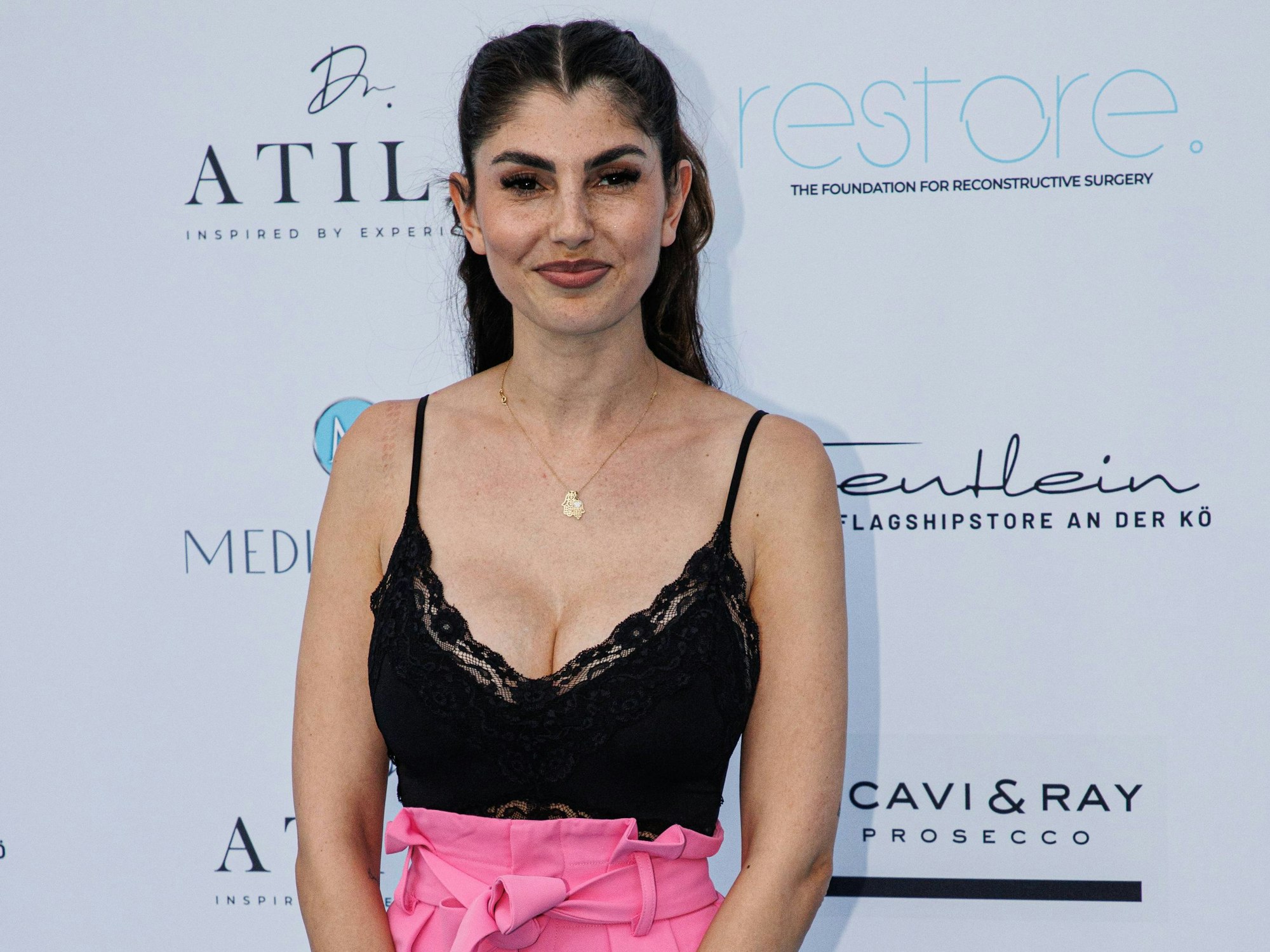 Yeliz Koc im Juni 2023 beim Grand Opening und Charity Event im Medical Inn in Düsseldorf.