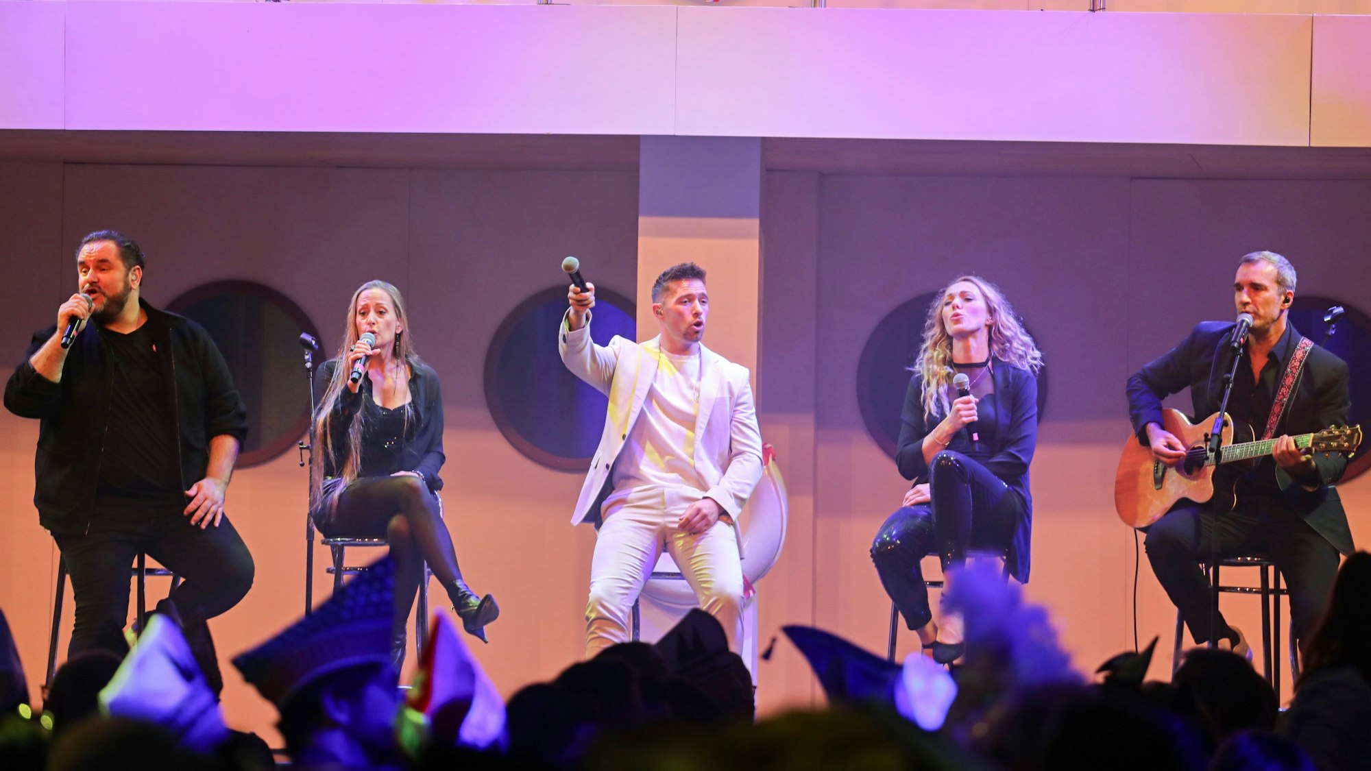 Ramon Roselly beim Auftritt im Tanzbrunnen.