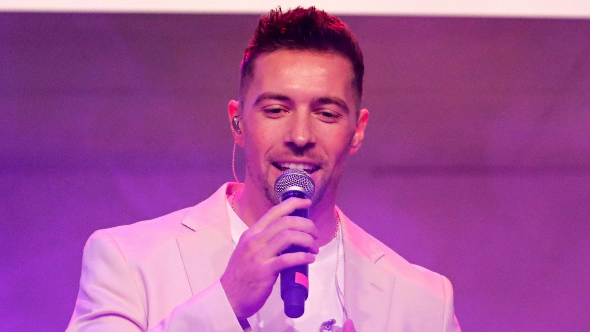 Ramon Roselly trat bei der Stattgarde Colonia Ahoj auf.