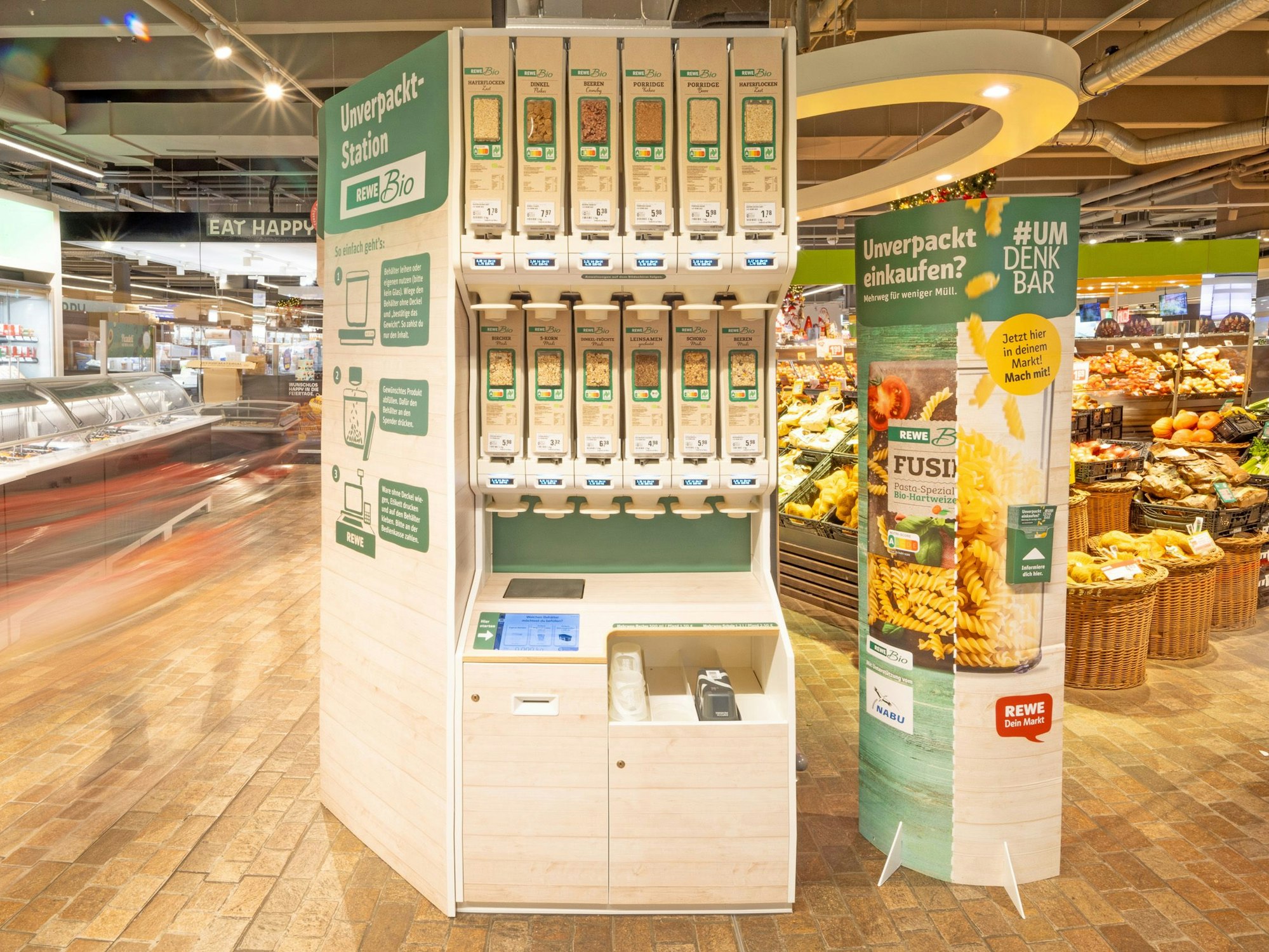 Unverpackt-Stationen in einer Rewe-Filiale