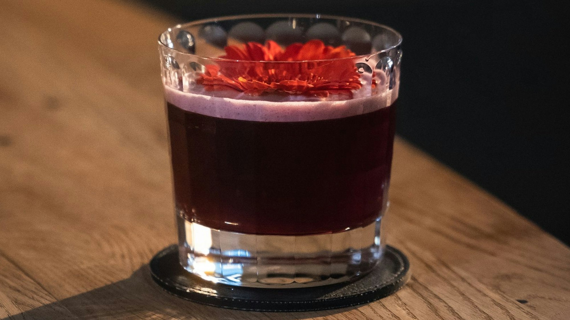 Tim Palmer, Alejandra Breustedt und Kamma Romy Hogeven bei der Deutschen Meisterschaft im Cocktail-Mixen.