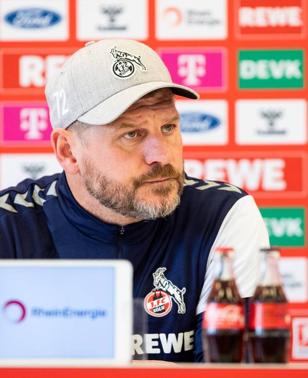 Steffen Baumgart auf einer FC-Pressekonferenz.