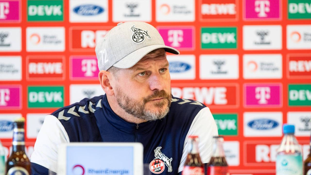 Steffen Baumgart auf einer FC-Pressekonferenz.