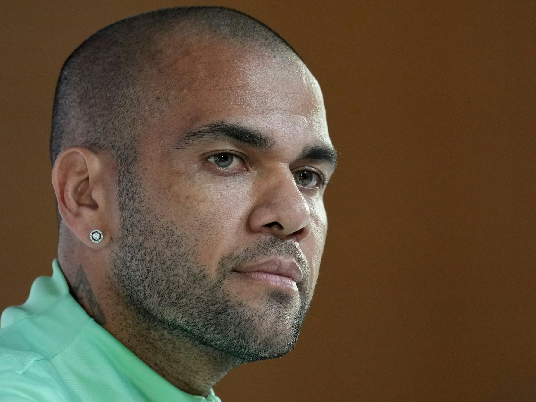 Dani Alves bei einer Pressekonferenz in Katar.