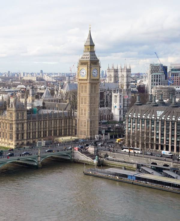 Blick auf die Stadt London mit dem Big Ben, dem Palace of Westminster und der Themse, hier im März 2023.