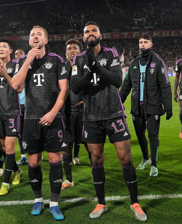 Bayerns Harry Kane vor den Fans.