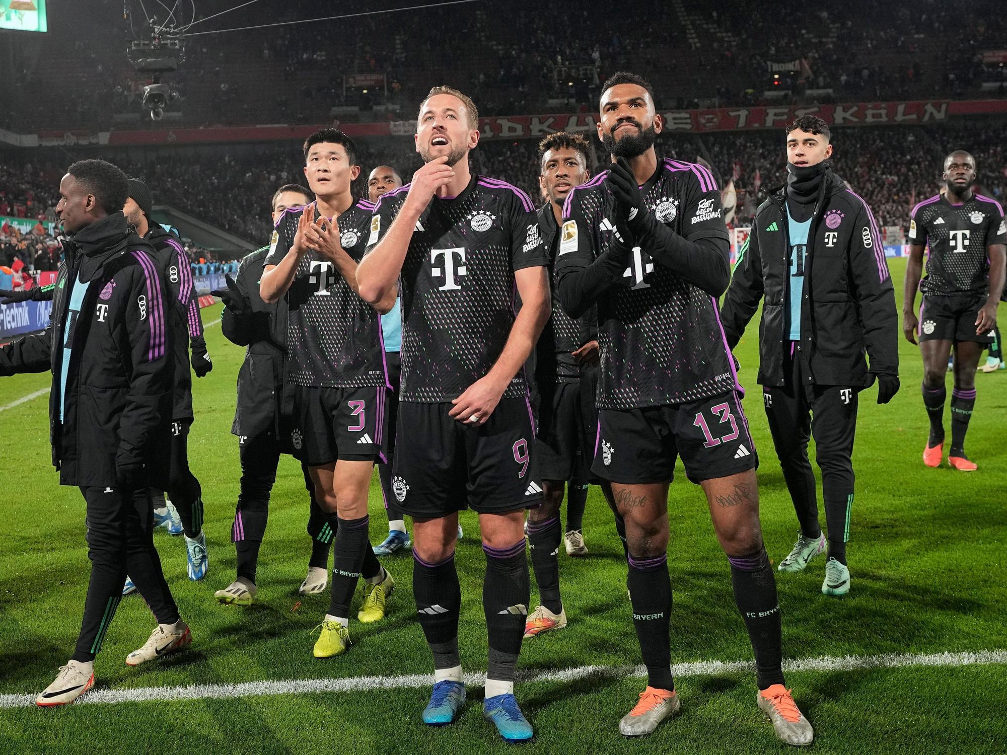Bayerns Harry Kane vor den Fans.