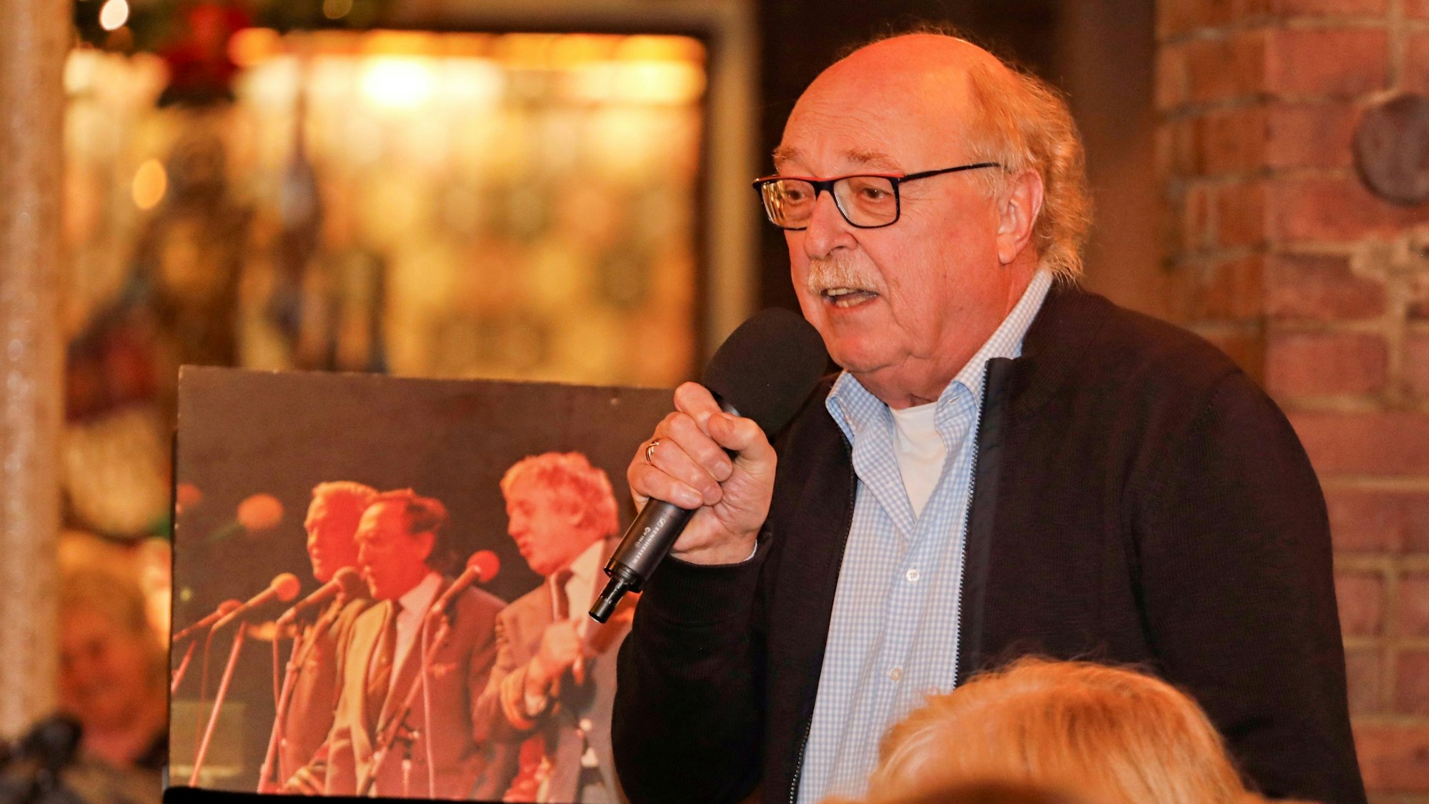 Wicky Junggeburth erzählte bei der Revue von Eilemann.