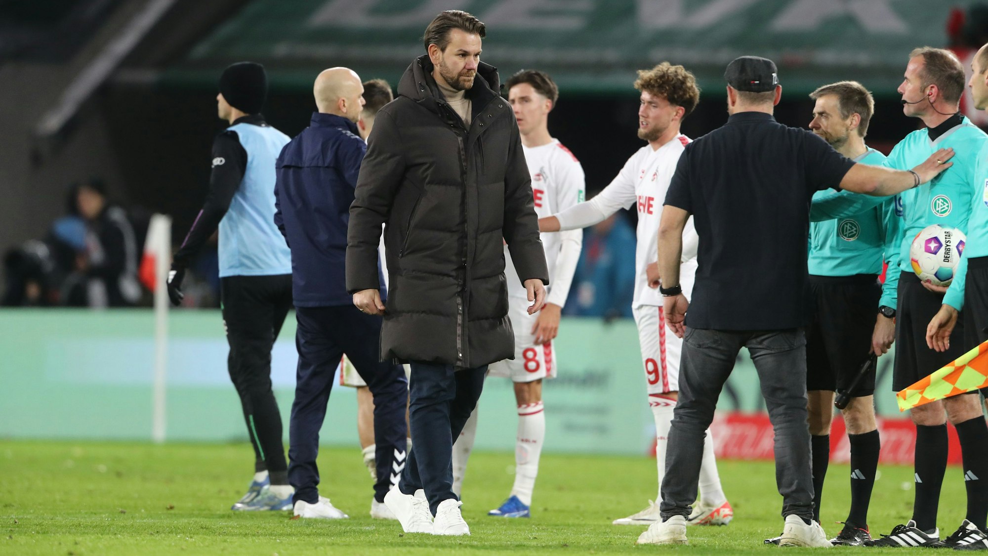 Enttäuschte Gesichter beim 1. FC Köln nach der Niederlage gegen den FC Bayern.