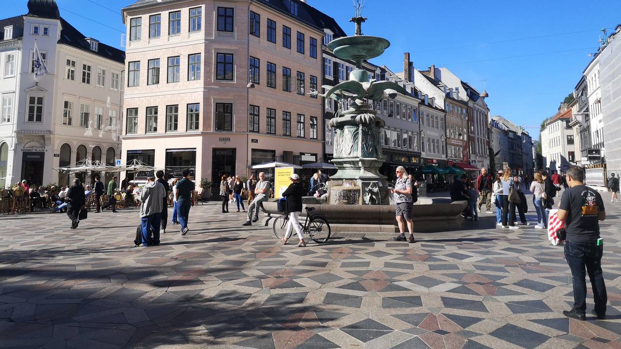 Das Foto zeigt Stortorget, den historischen Marktplatz im Zentrum Malmös.
