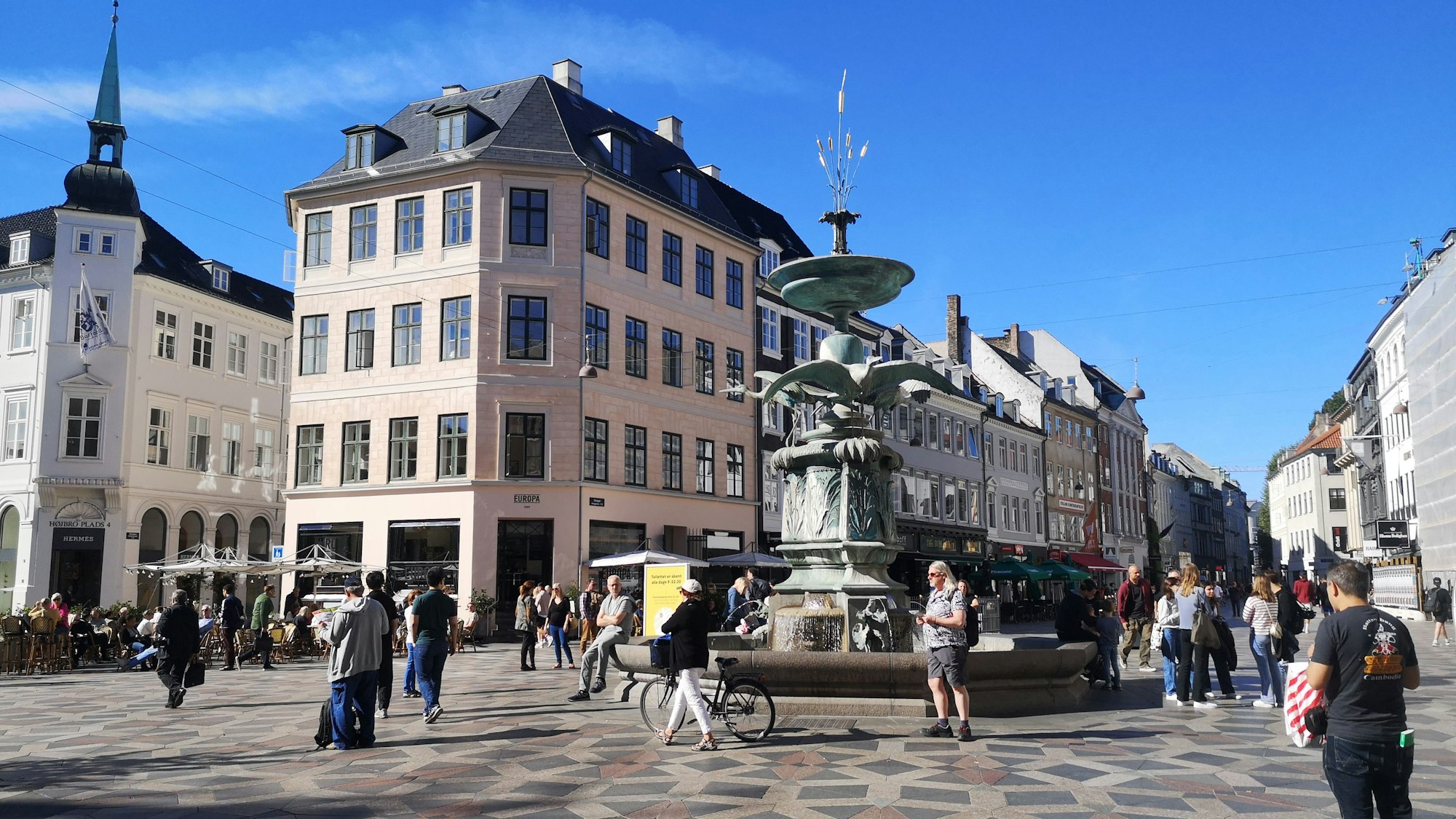 Das Foto zeigt Stortorget, den historischen Marktplatz im Zentrum Malmös.