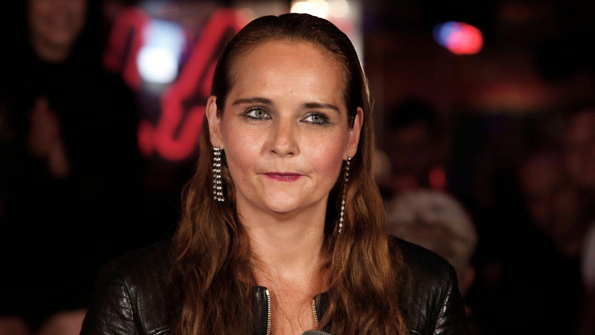 Stargast und RTL Dschungel-Star Helena Fürst 43 feiert in der Nachtbar Klax in Dresden mit einem musikalischen Auftritt.