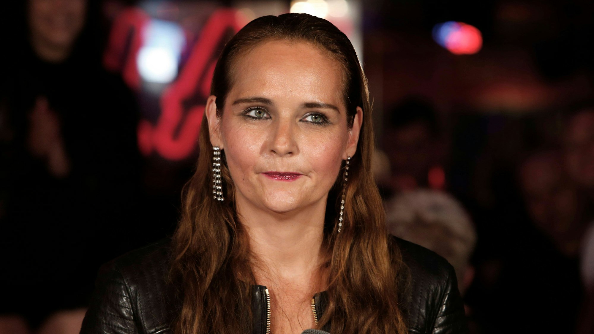 Stargast und RTL Dschungel-Star Helena Fürst 43 feiert in der Nachtbar Klax in Dresden mit einem musikalischen Auftritt.