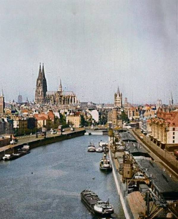 Ein Blick auf den Kölner Rheinauhafen im Süden der Stadt Ende der 1920er Jahre.
