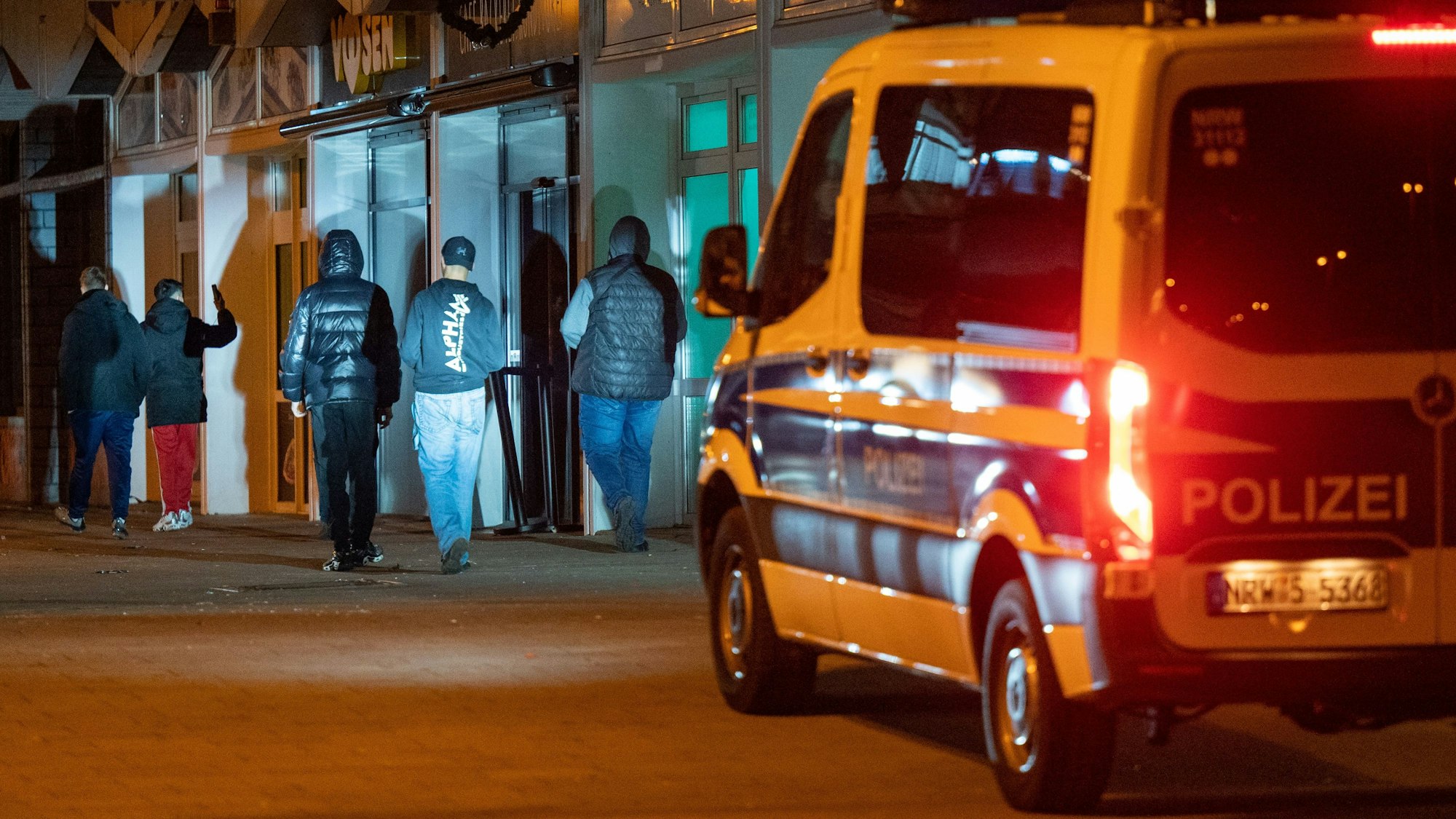 Die Polizei bei einem Einsatz in Köln