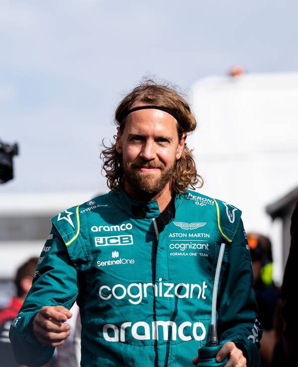 Sebastian Vettel lächelt.