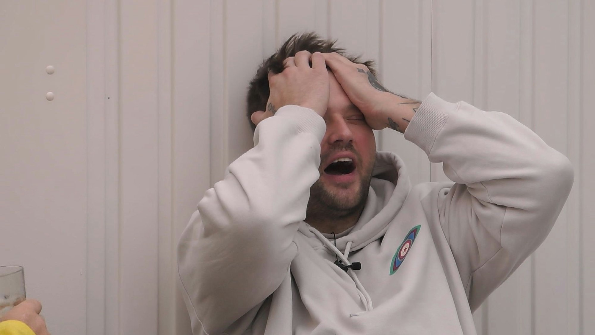 Kandidat Philo ist bei „Promi Big Brother“ mit den Nerven am Ende.