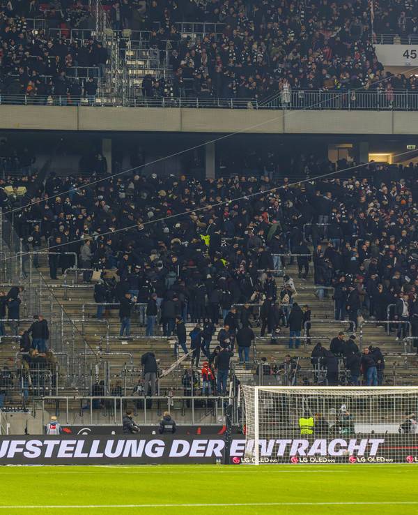Die Tribüne in Frankfurt.