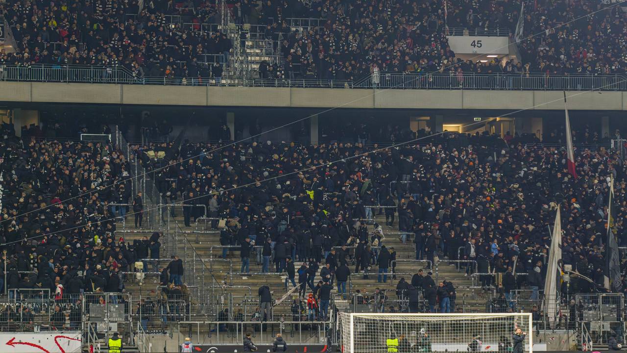 Die Tribüne in Frankfurt.