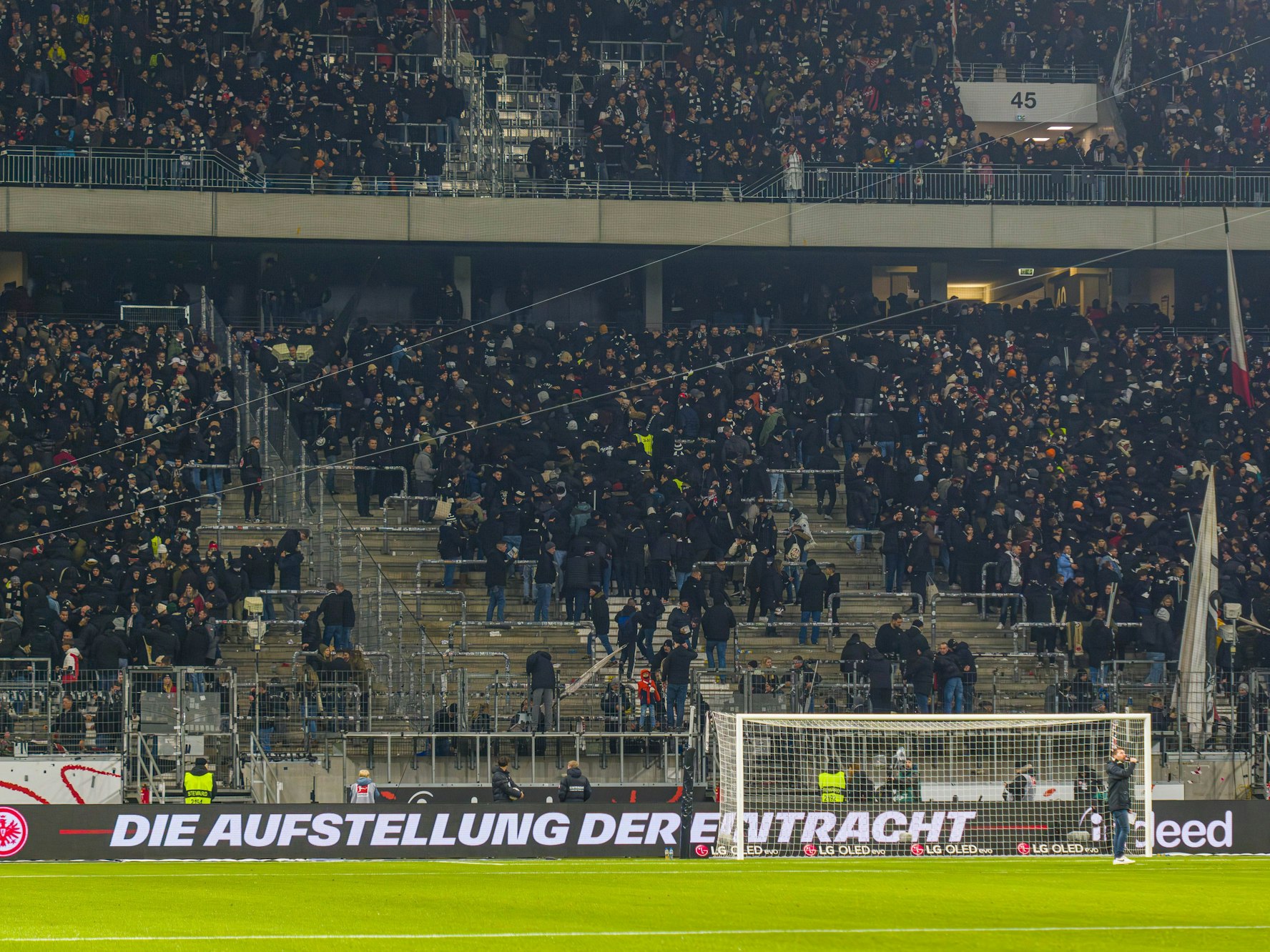 Die Tribüne in Frankfurt.