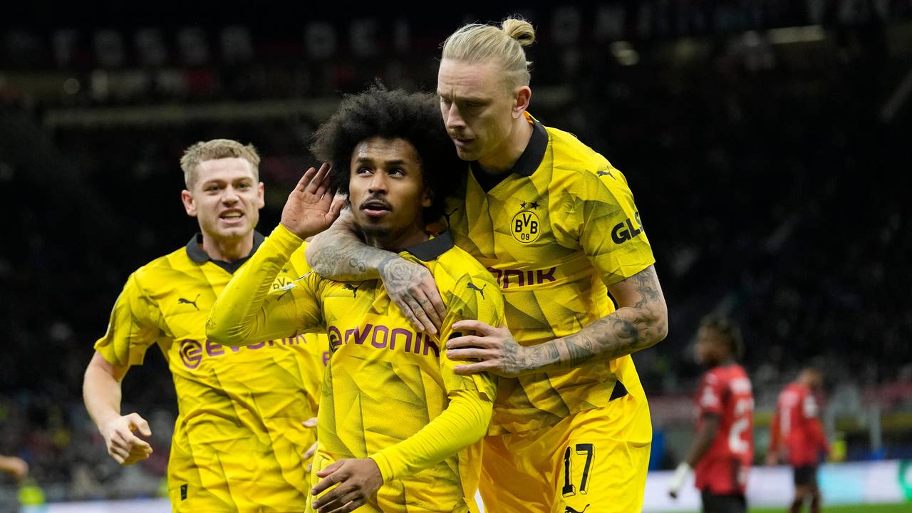 Dortmunds Karim Adeyemi feiert im San Siro Stadion in Mailand.