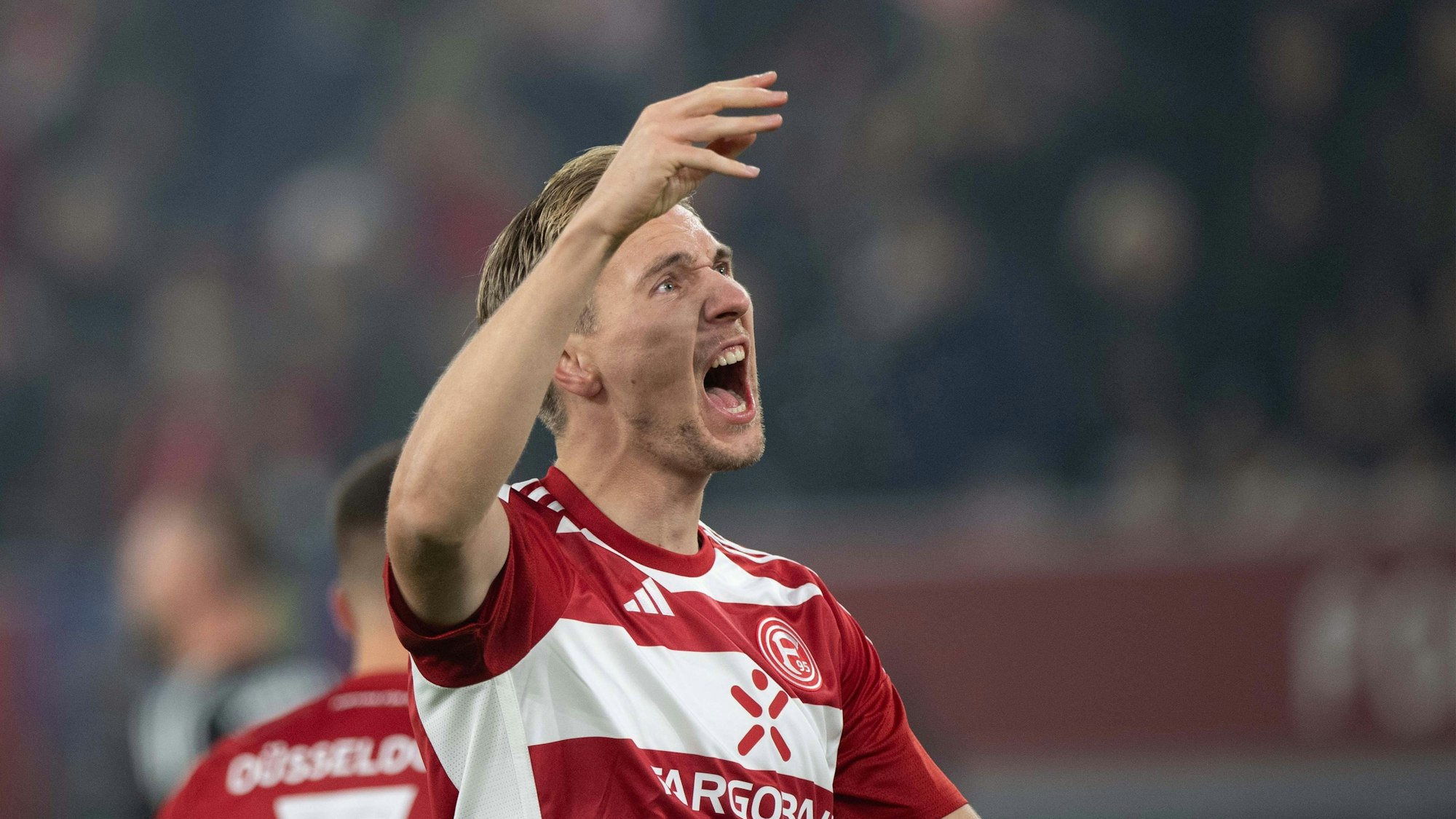 Fortuna Düsseldorfs Vincent Vermeij jubelt über sein Tor gegen den FC Schalke 04.