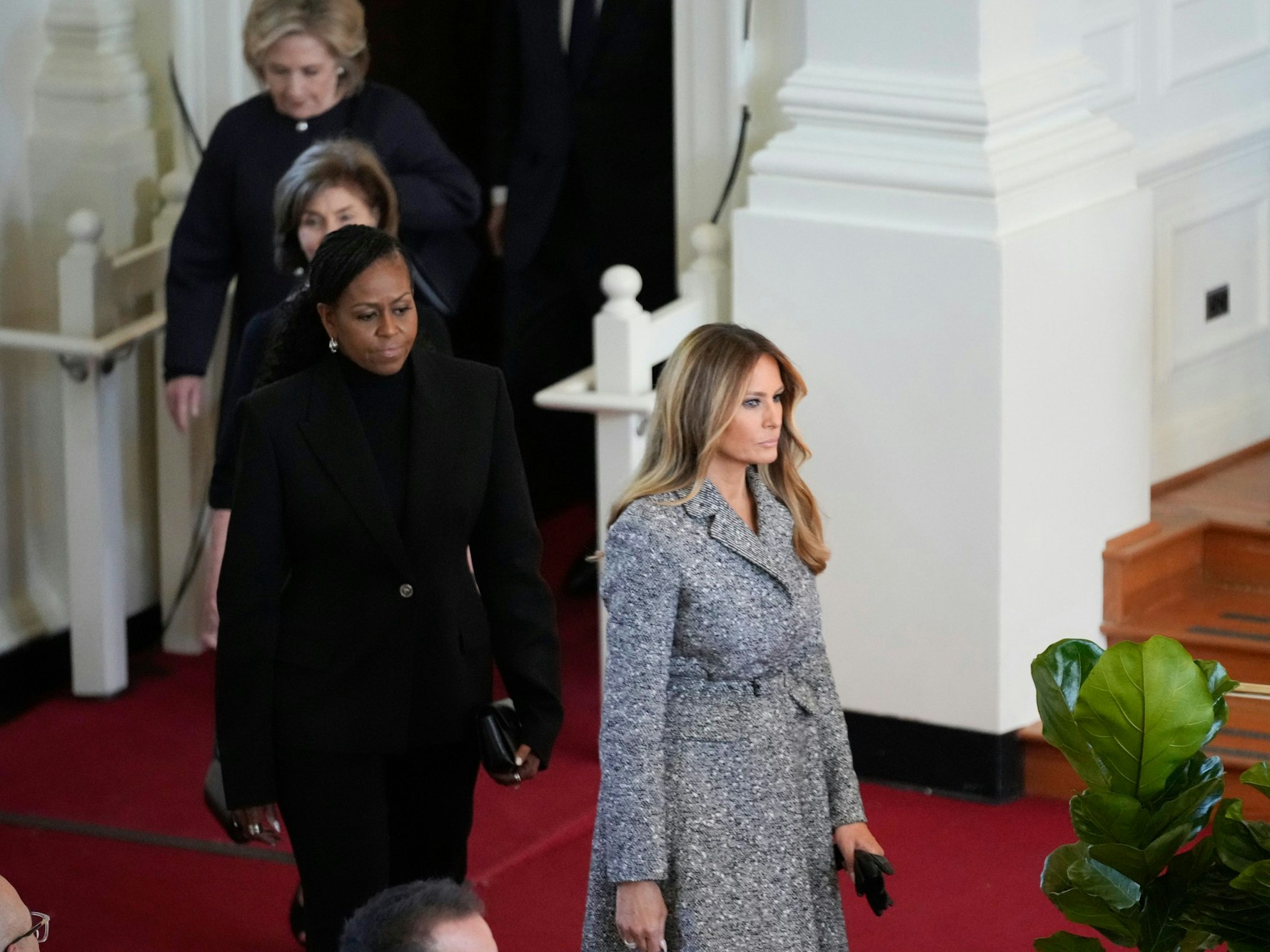 Die ehemaligen First Ladies Hillary Clinton (l-r), Laura Bush, Michelle Obama und Melania Trump kommen zu einem Gedenkgottesdienst für die ehemalige First Lady Rosalynn Carter in der Glenn Memorial Church. Die Ehefrau des früheren Präsidenten Carter war im Alter von 96 Jahren gestorben.