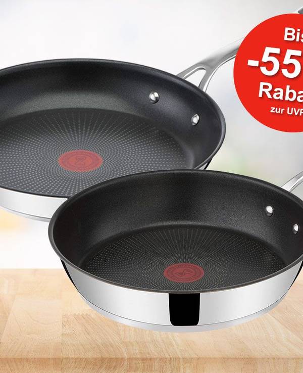 Tefal Jamie Oliver Cook's Direct On Bratpfanne mit 28 cm Durchmesser und weitere Tefal Modelle vor einem Bild einer Küche im Hintergrund.