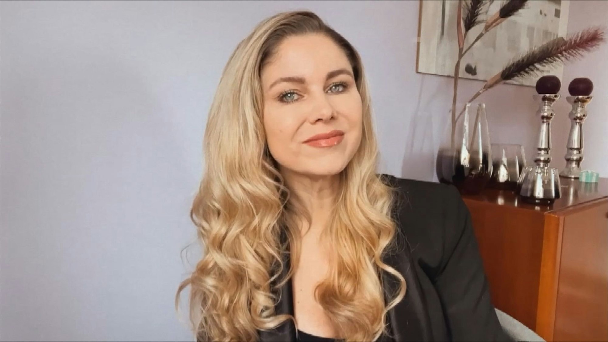 Yvonne Woelke schickt eine Video-Botshcaft an Peter Klein.