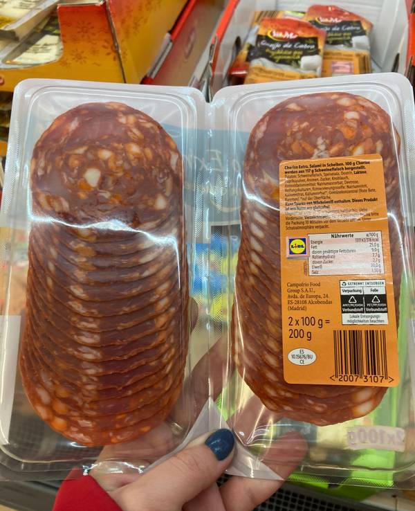 Tiere aus diesem Betrieb endeten in einem Schlachthof, von dem aus deutsche Lidl-Märkte regelmäßig im Rahmen der „spanischen Wochen“ mit Salami-Produkten beliefert werden.