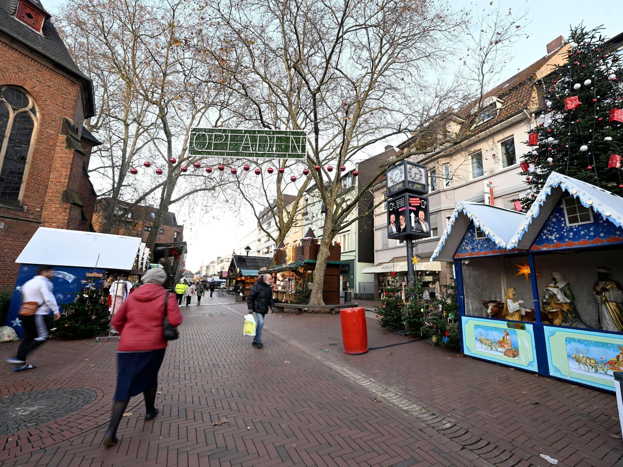 Blick auf den Weihnachtsmarkt in Opladen.