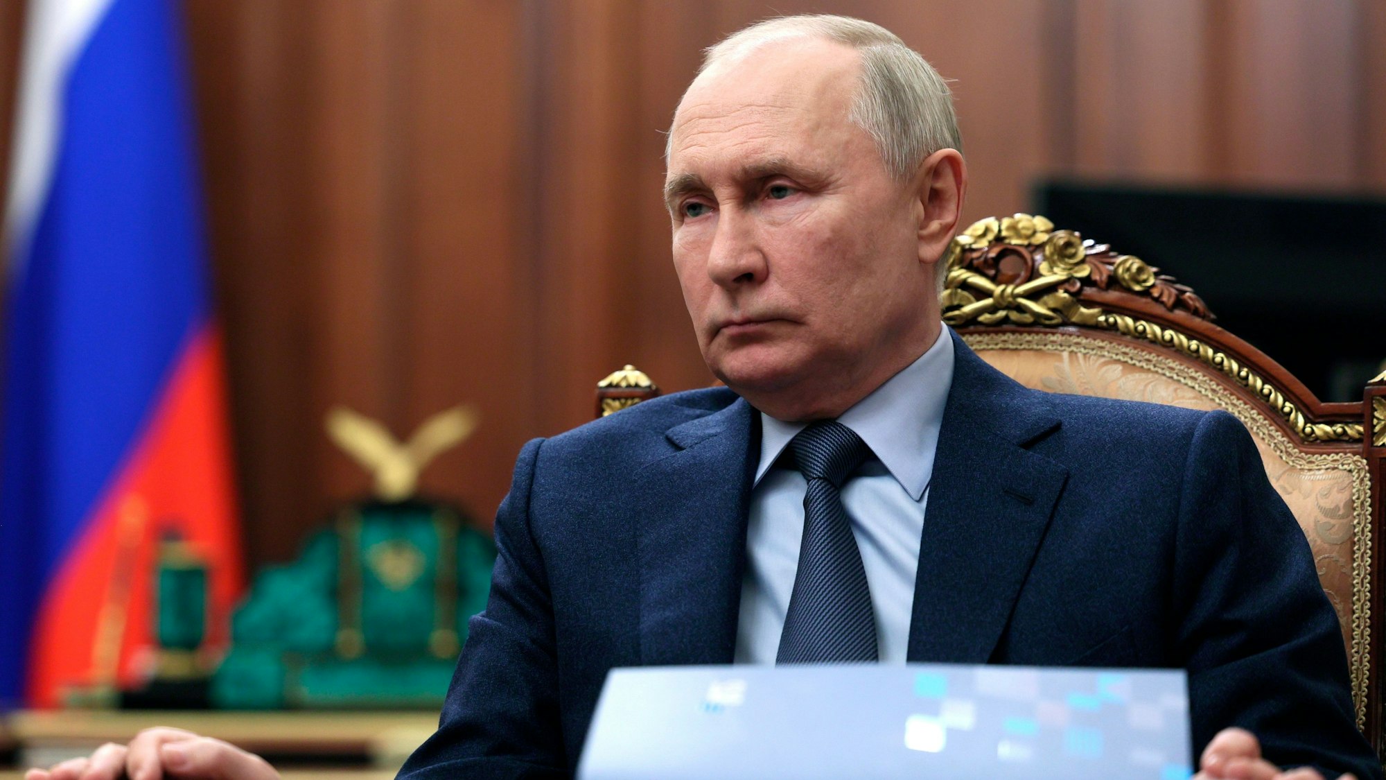 Wladimir Putin bei einem Treffen mit dem Vorstandsvorsitzenden der VTB Bank Kostin.