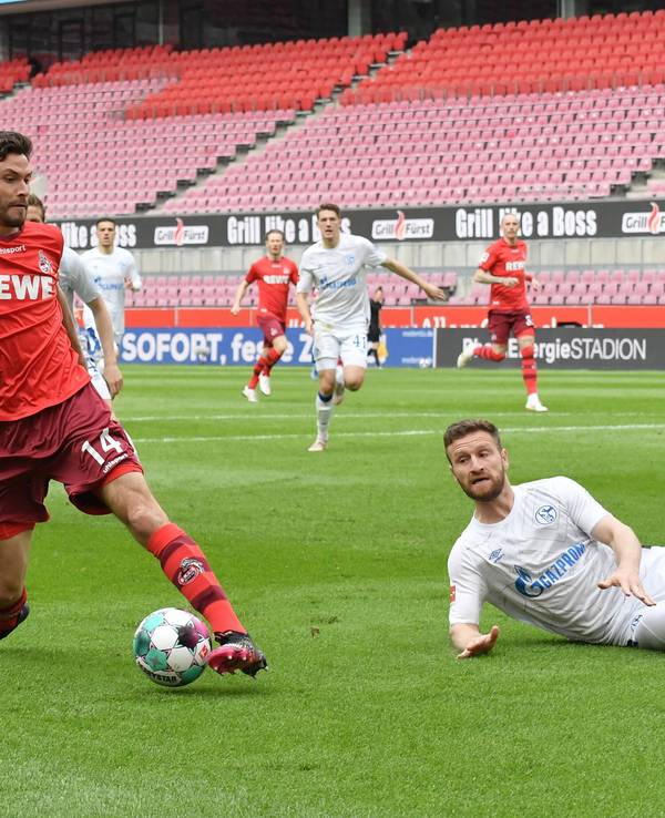 Jonas Hector im Zweikampf mit Shkodran Mustafi.