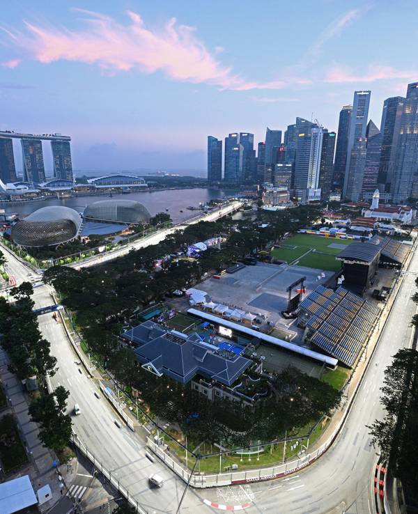 Blick über die Stadt Singapur mit dem Marina Bay Street Circuit.Blick über die Stadt Singapur mit dem Marina Bay Street Circuit.