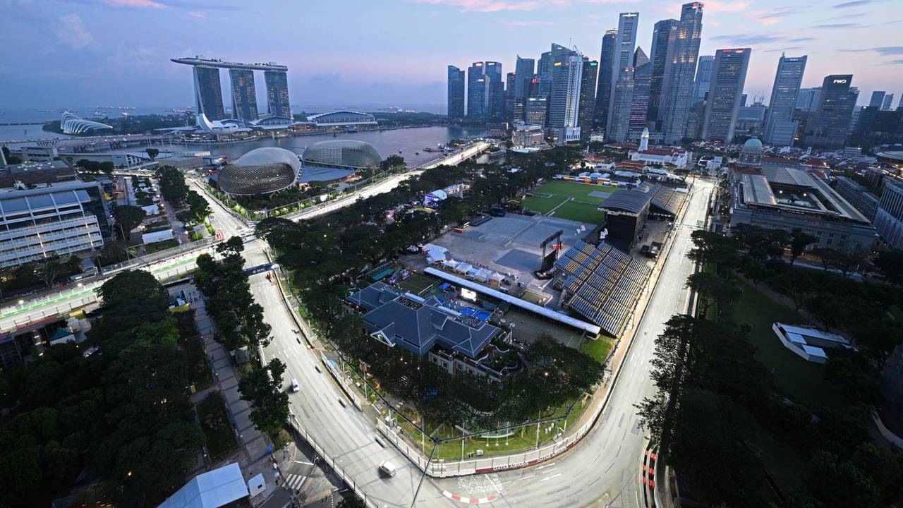 Blick über die Stadt Singapur mit dem Marina Bay Street Circuit.Blick über die Stadt Singapur mit dem Marina Bay Street Circuit.