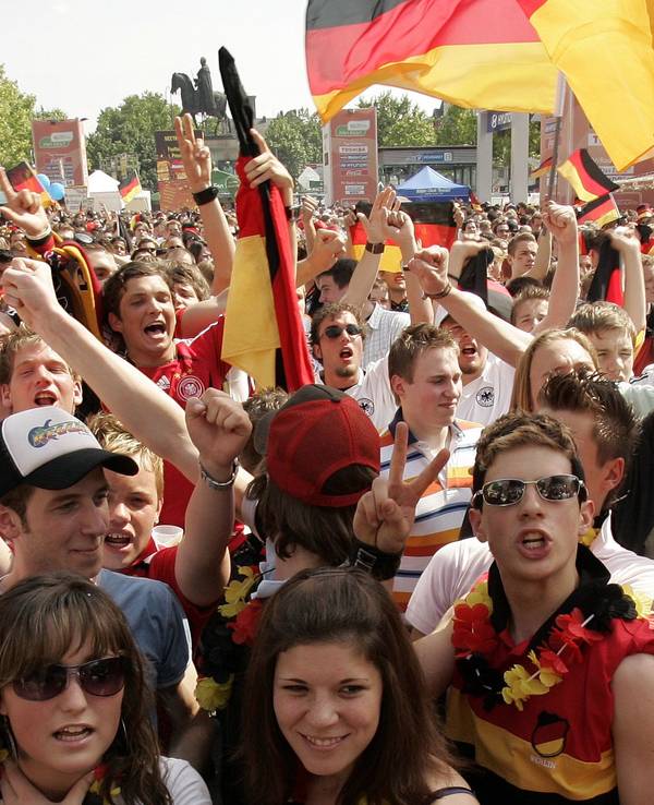 Fans bei einem Fanfest.