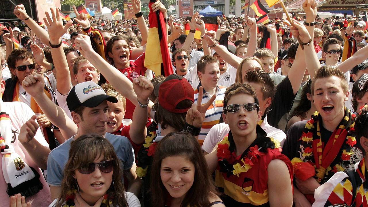 Fans bei einem Fanfest.
