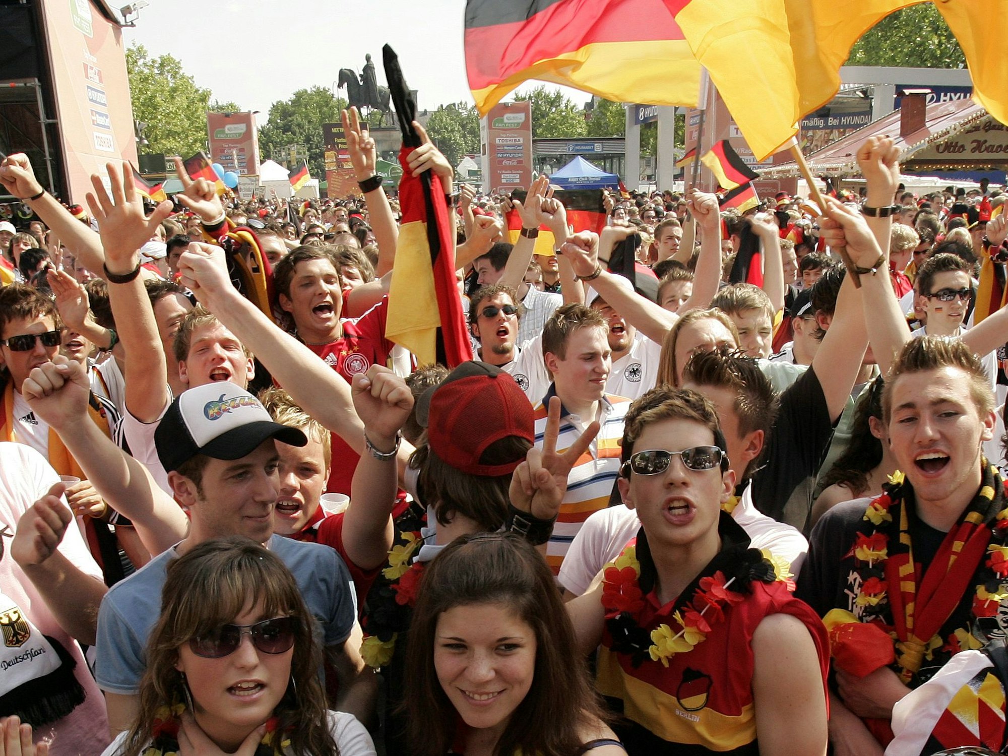 Fans bei einem Fanfest.