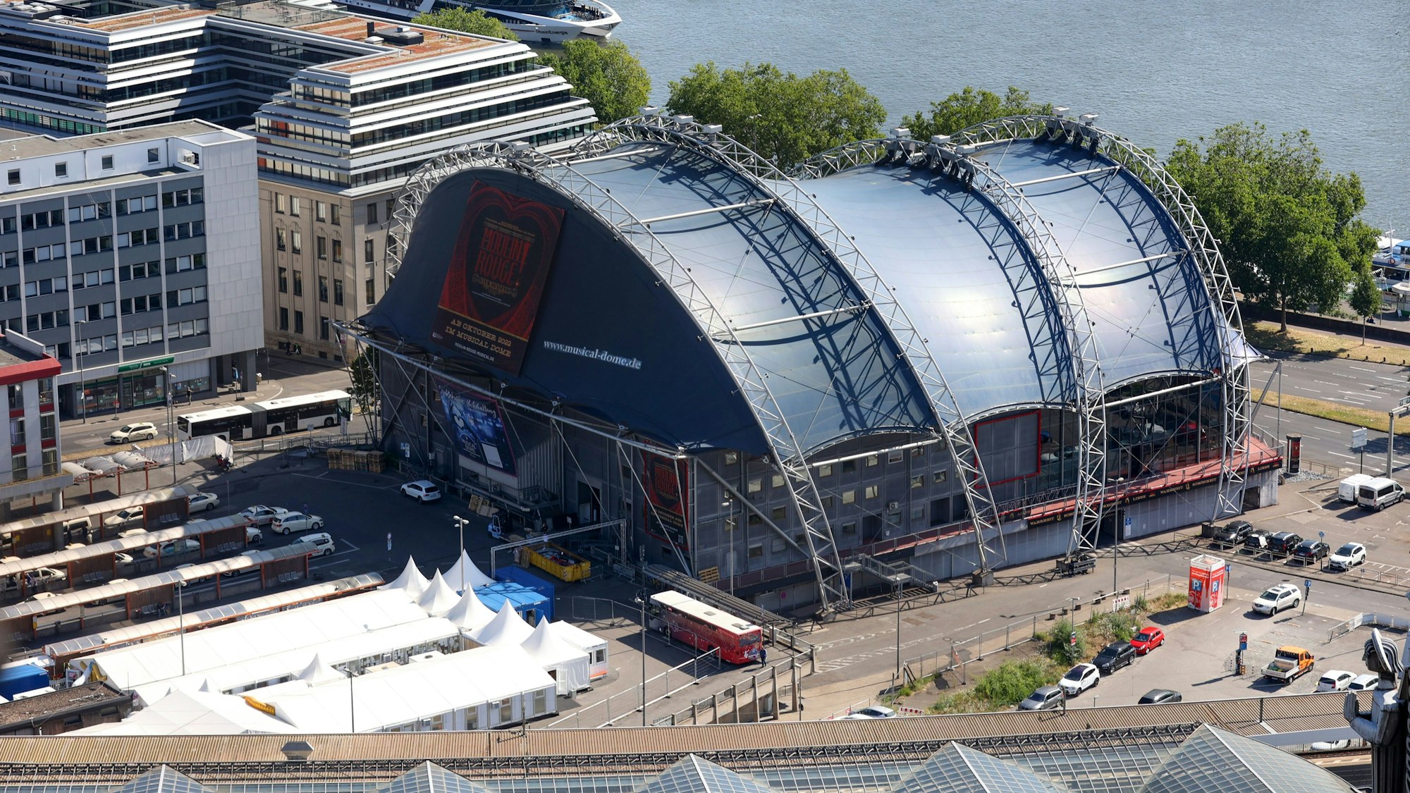 Der Kölner Musical Dome aus der Vogelperspektive.