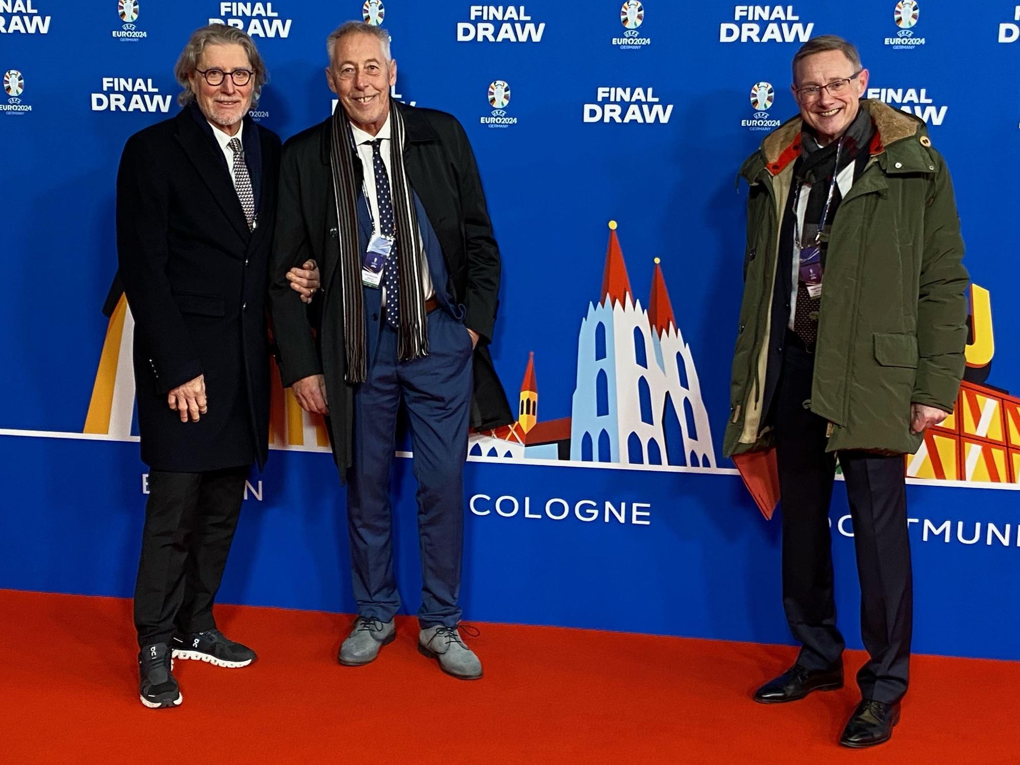 Toni Schumacher, Hans Stommel und Gregor Timmer bei der Auslosung.