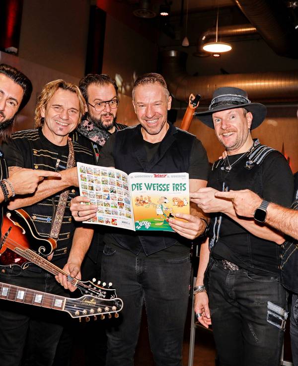 Die Höhner blättern im neuen Asterix-Band.