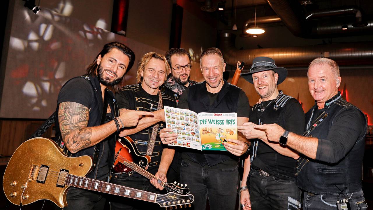 Die Höhner blättern im neuen Asterix-Band.