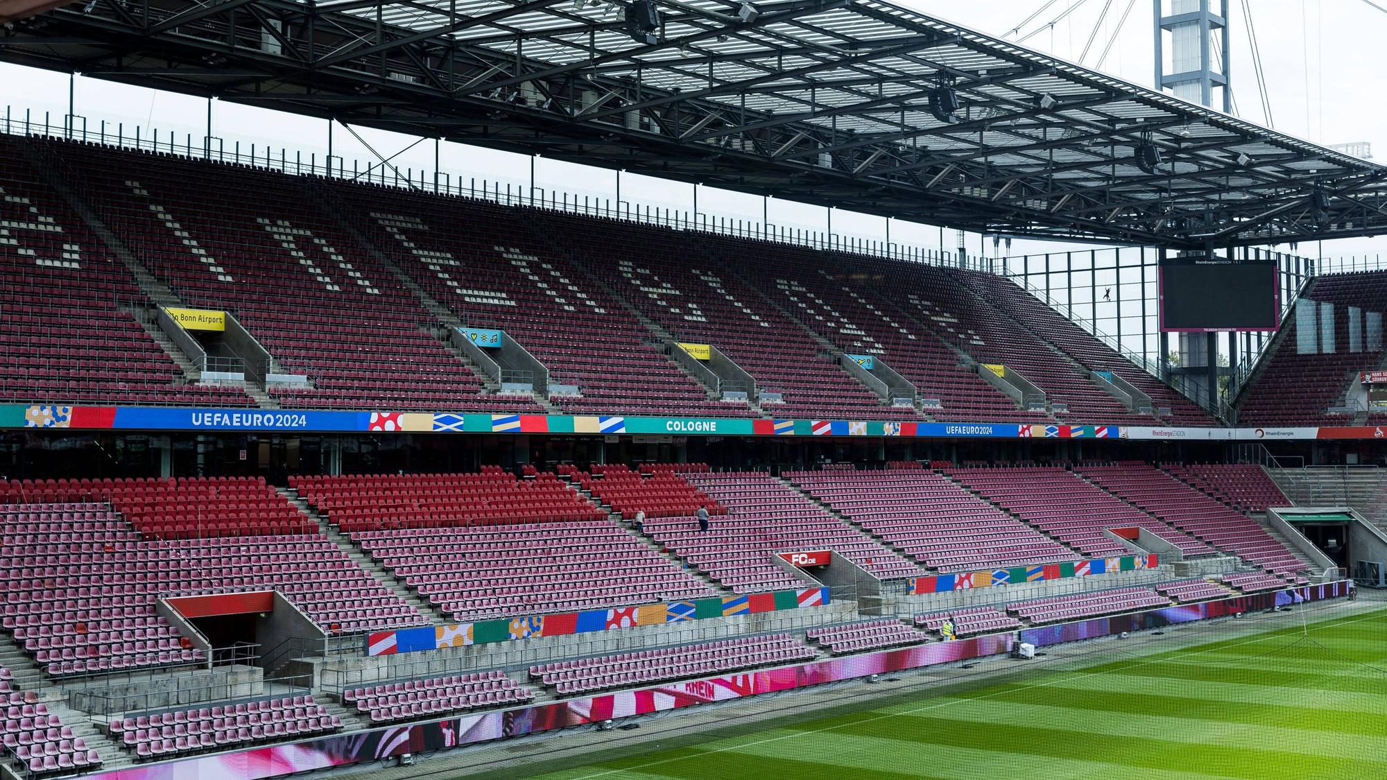 Blick in das Kölner Rhein-Energie-Stadion.