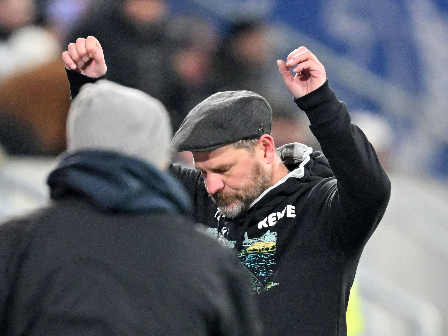 Trainer Steffen Baumgart (1. FC Köln) jubelt.