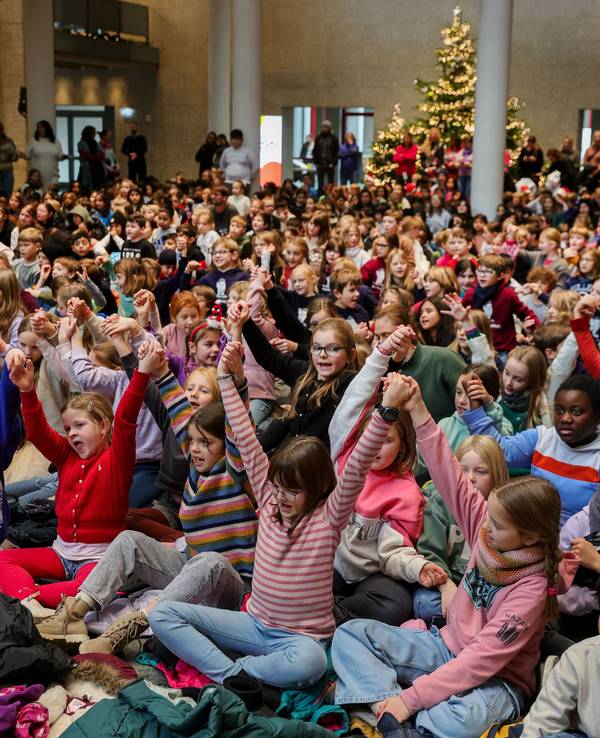 Mitsingkonzert „Wenn mir Kölsche singe zur Weihnachtszick“ im Rathaus.